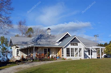 New Zealand Traditional Wooden Farm House — Stock Photo © NigelSpiers #119122132