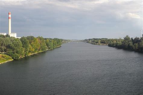 Premium Photo | Danube river in vienna