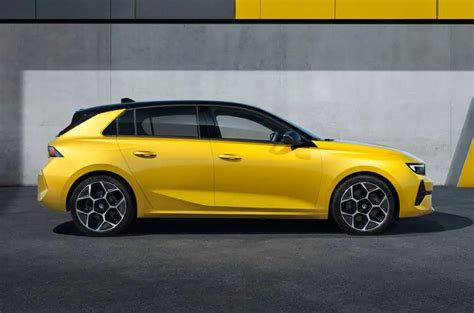 Novo Vauxahall (Opel) Astra 2023 recebe variante 100% elétrica! - Leak