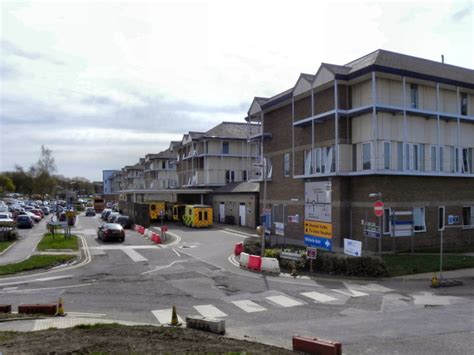 The Royal Oldham Hospital © David Dixon cc-by-sa/2.0 :: Geograph Britain and Ireland