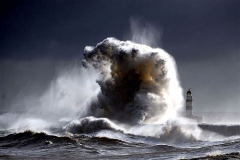 Offshore Winds: Massive Waves in Britain