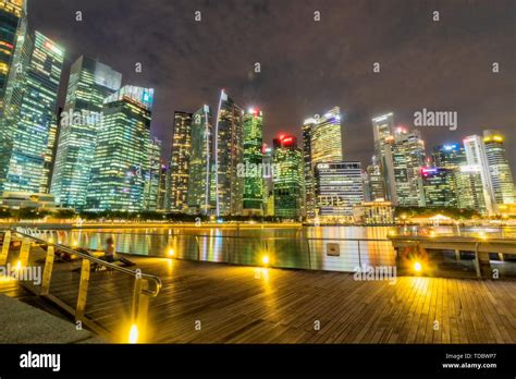 Night view of downtown Singapore Stock Photo - Alamy