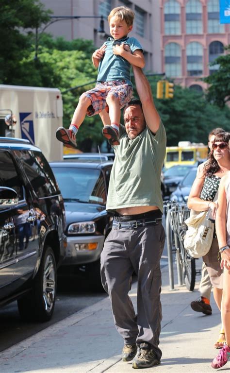 Dave Matthews Out With His Kids In NYC | Celeb Baby Laundry