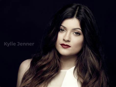 Kylie Jenner Net Worth 2024 | Kylie Jenner Income & Biography