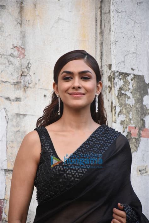 Photos Mrunal Thakur spotted in a black saree during the promotions of her film Jersey (4 ...