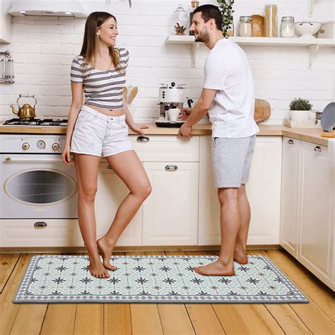 Best Vinyl Floor Mat for Kitchen Reviews [Buying Guide]