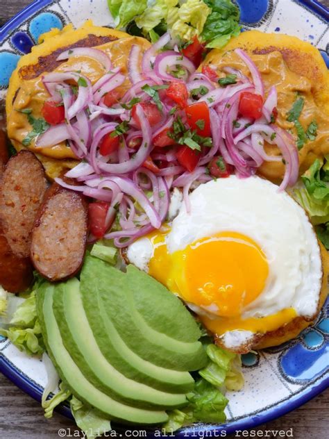 LLapingachos: Tortillas de papa rellenas de queso - Recetas de Laylita