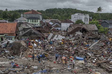 Indonesia searches for tsunami victims; death toll hits 373 | The Spokesman-Review