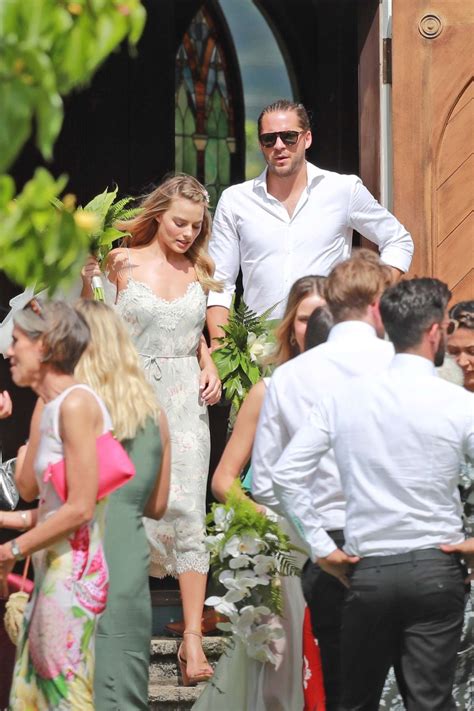 Margot Robbie at friends wedding in Kauai -23 | GotCeleb