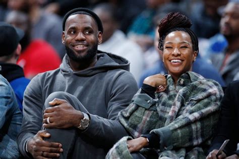 LeBron James' Wife Savannah Brinson: How They Met, Married - Parade