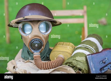 Gas mask ww1 hi-res stock photography and images - Alamy