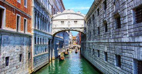 Kiss Under The Bridge Of Sighs - History Of The Most Famous Bridge In Venice - Speaking For A ...