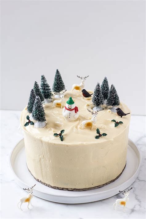 mbakes: Gingerbread Birthday/Christmas Cake with Mascarpone Frosting