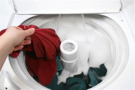 How to Wash Clothes in the Washing Machine - Top Tips | Cleanipedia PH
