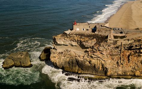 Nazare lighthouse | september 2019 | Mikhail Serbin | Flickr