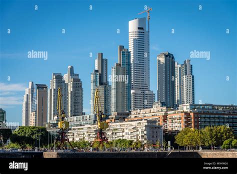 Buenos aires skyline hi-res stock photography and images - Alamy