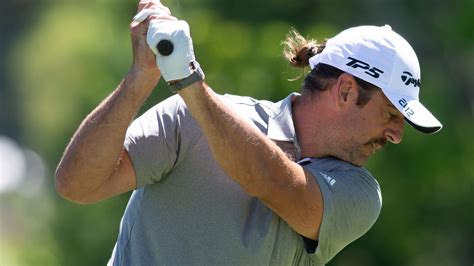 Aaron Rodgers' man bun on line in golf bet with Charles Barkley