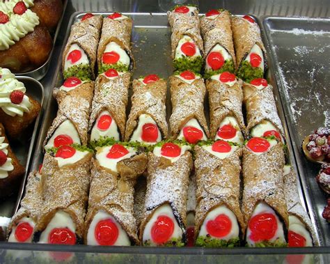 File:Cannoli siciliani.jpg - Wikipedia