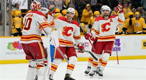 Lindholm scores OT winner as Flames complete comeback over Predators