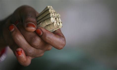 Bidi smoking cost India Rs 805.5 billion last year: Study - IBTimes India