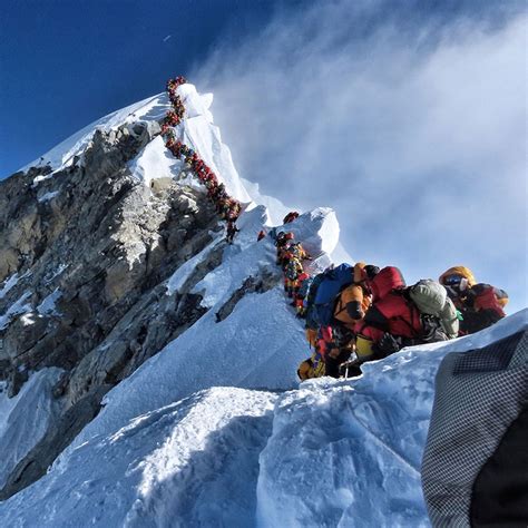 This Photo from the Summit of Everest is Insane » TwistedSifter