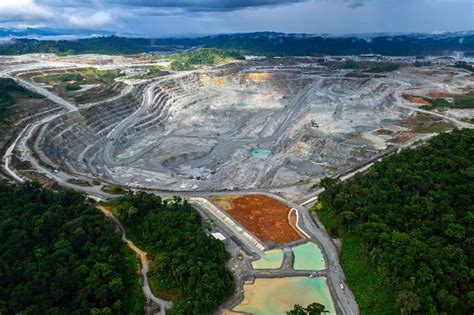 Panama shuts down huge copper mine in contract dispute