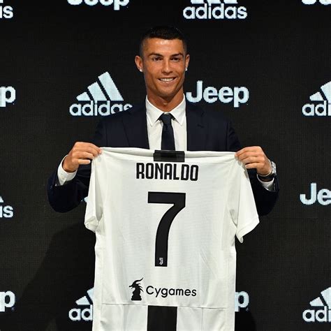 Soccer Transfer : Ronaldo officially unveiled as Juventus player – WWW.KOSERENAIJA.COM