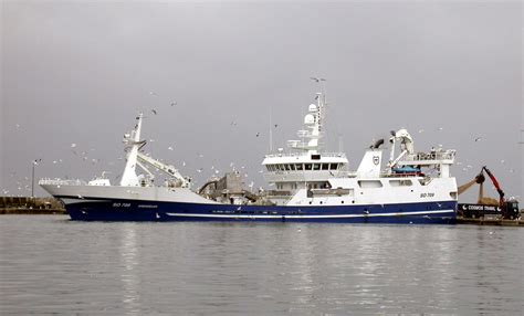 Fishing trawler - Wikipedia