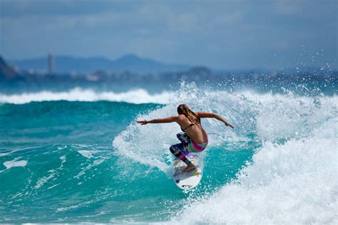 Download Surfing Sports HD Wallpaper