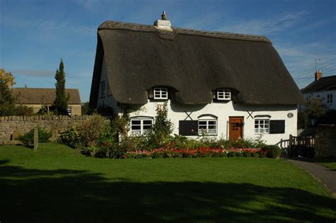 Church Cottage, Bishop's Cleeve © Philip Halling cc-by-sa/2.0 :: Geograph Britain and Ireland