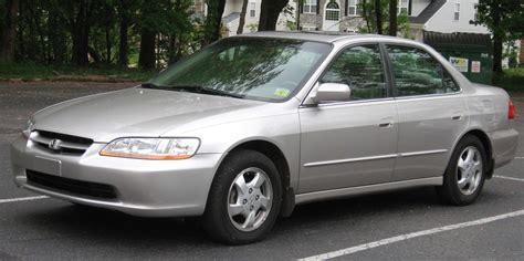 File:1998-2000 Honda Accord Sedan.jpg - Wikimedia Commons