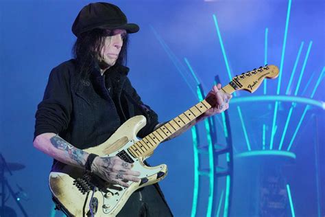 Mick Mars Recalls Hallucinations Due to Substance Abuse and Mold Exposure