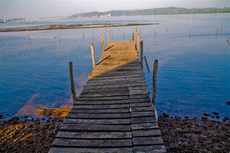 Jetty over a river | Footwa