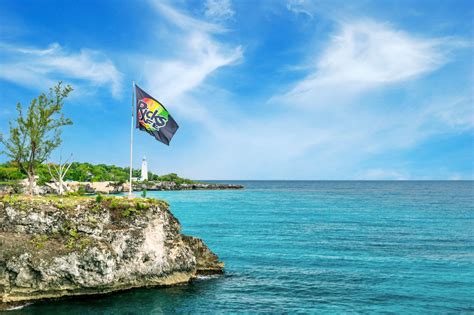 Cliff Jumping, Jamaica: Everything You Need to Know | Beaches