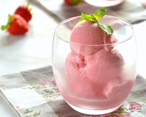 Strawberry Gelato (Without an Ice Cream Maker) - Italian Recipe Book