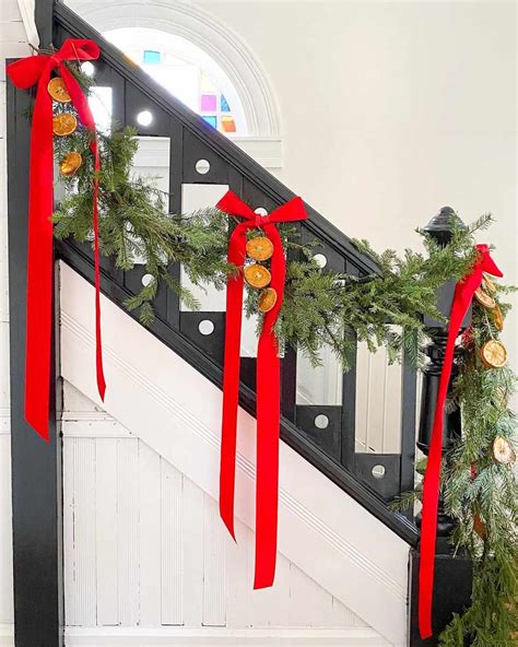 40 Beautiful Staircase Decorations For Christmas