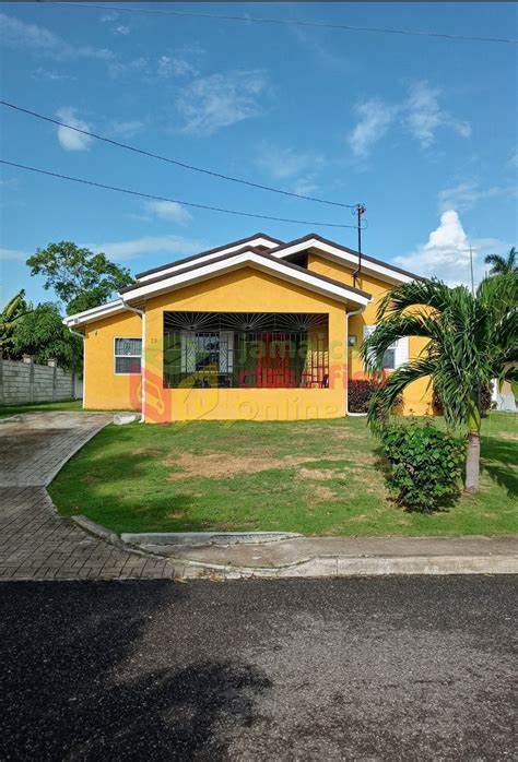 3 Bedroom 3 Bathroom House For Rent in Drax Hall St Ann - Houses