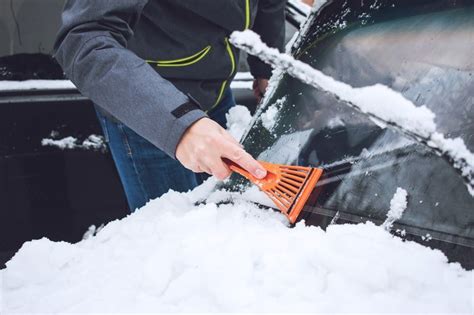 How to Clean Ice Off A Car Without Scratching It