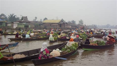 Banjarmasin Kalimantan floating market tours