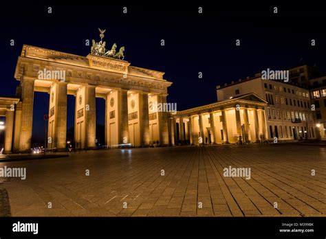 Brandenburg Gate at night Stock Photo - Alamy