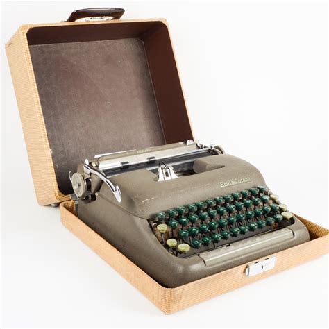 Vintage Smith-Corona Typewriter | EBTH