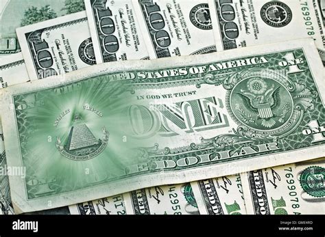 Dollar bill pyramid hi-res stock photography and images - Alamy