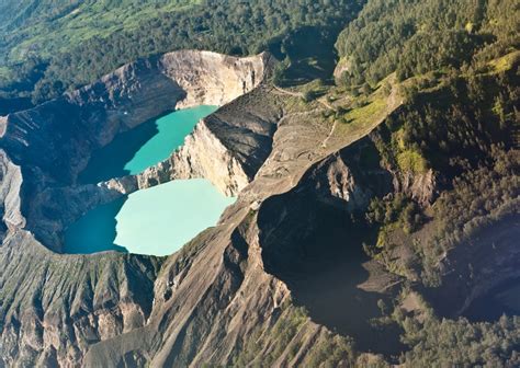 Kelimutu lakes change color for the 6th time this year - News - The Jakarta Post