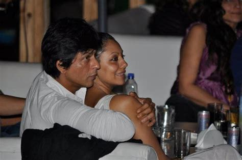 Shah Rukh, Gauri's circle of love | ::: Welcome To ShahRukh Khan News Blog (unofficial)