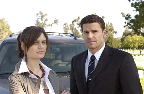 "Bones" Season 1 - Pilot HQ Episode Still+Behind The Scenes - Bones Photo (7756243) - Fanpop