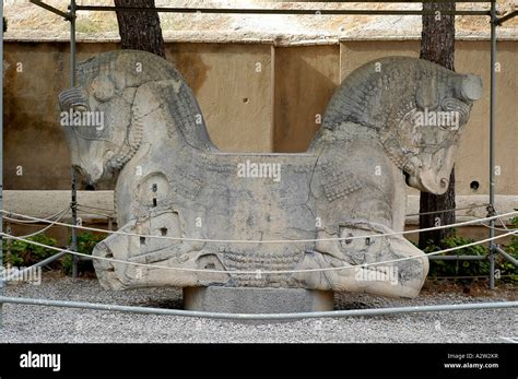 Ancient persian sculpture hi-res stock photography and images - Alamy