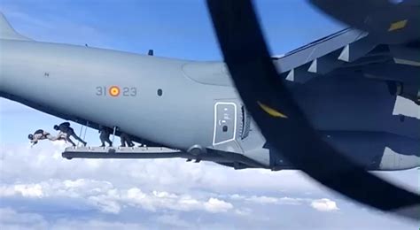 Martin Agüera on LinkedIn: #A400M #WeMakeitFly #Paratroopers | 189 comments