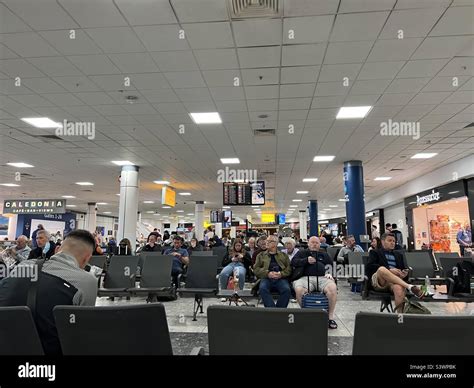 Glasgow airport departure lounge Stock Photo - Alamy