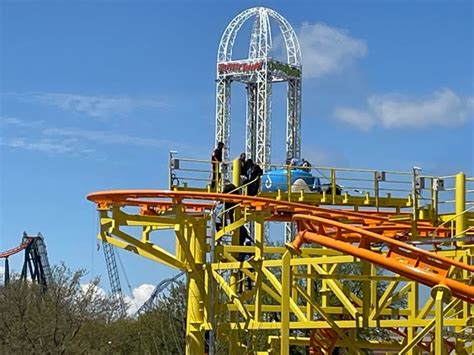 Wild Mouse coaster leaves riders stranded at Cedar Point