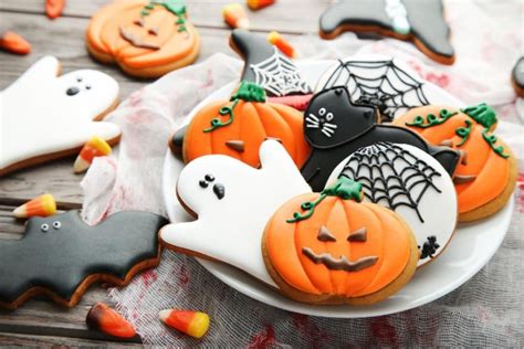 6 activités manuelles à faire pour Halloween | Galletas de halloween, Recetas de halloween ...